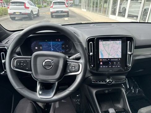 Certified 2025 Volvo XC40 B5 Plus AWD/4WD image 21