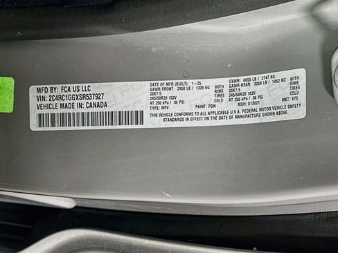 Used 2025 Chrysler Pacifica Limited FWD image 39