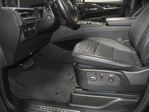 Used 2024 Cadillac Escalade ESV Premium Luxury Platinum AWD/4WD image 43