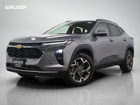 Used 2025 Chevrolet Trax LT w/ Driver Confidence Package image 1