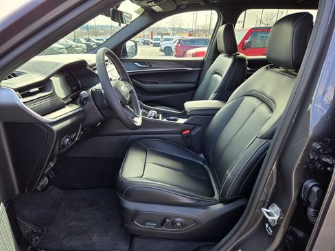 New 2026 Jeep Grand Cherokee L Limited image 13