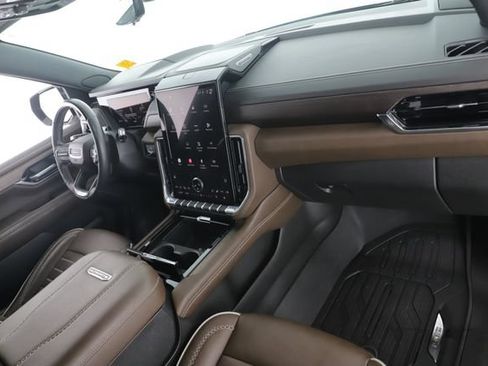Used 2025 GMC Yukon Denali Ultimate w/ LPO, Floor Liner Package AWD/4WD image 37