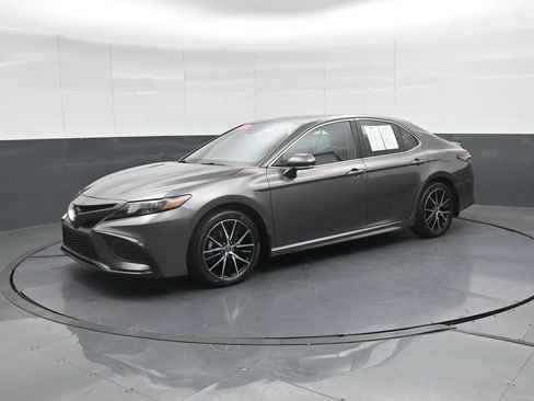 Used 2024 Toyota Camry SE image 7