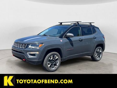 Used 2018 Jeep Compass Trailhawk w/ Leather Interior Group AWD/4WD image 1