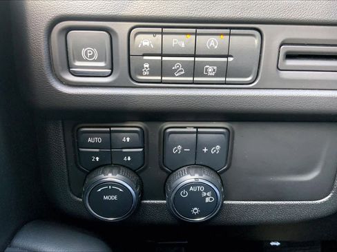 Used 2024 Chevrolet Tahoe Z71 w/ Luxury Package image 34