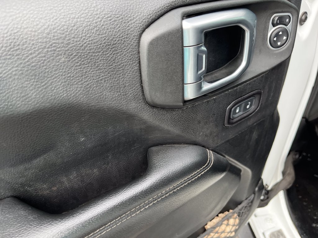 Used 2020 Jeep Gladiator Overland AWD/4WD image 11