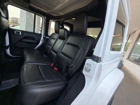 Used 2019 Jeep Wrangler Unlimited Sahara w/ Dual Top Group AWD/4WD image 18