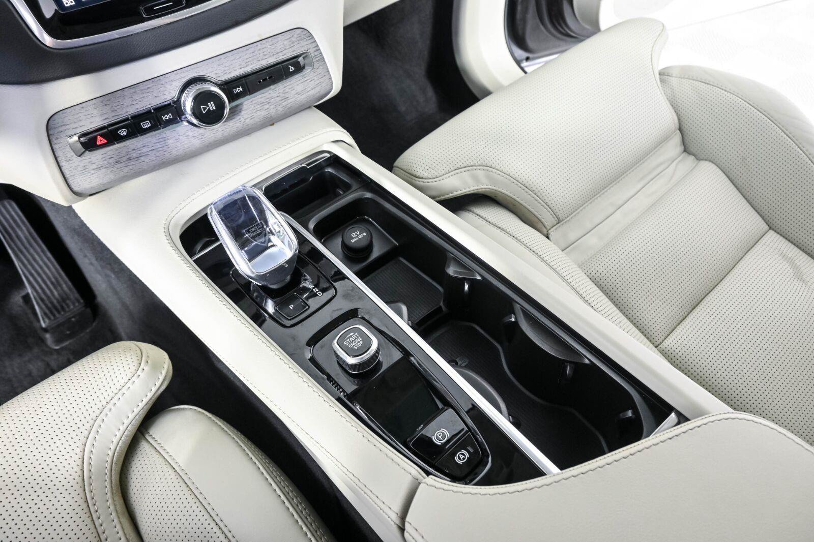 Certified 2024 Volvo XC90 T8 Ultimate w/ Lounge Package AWD/4WD image 16
