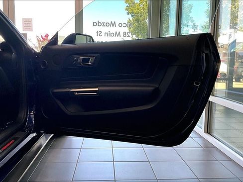 Used 2018 Ford Mustang Shelby GT350 w/ Convenience Package RWD image 27