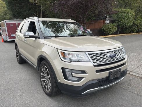 Used 2017 Ford Explorer Platinum AWD/4WD image 4