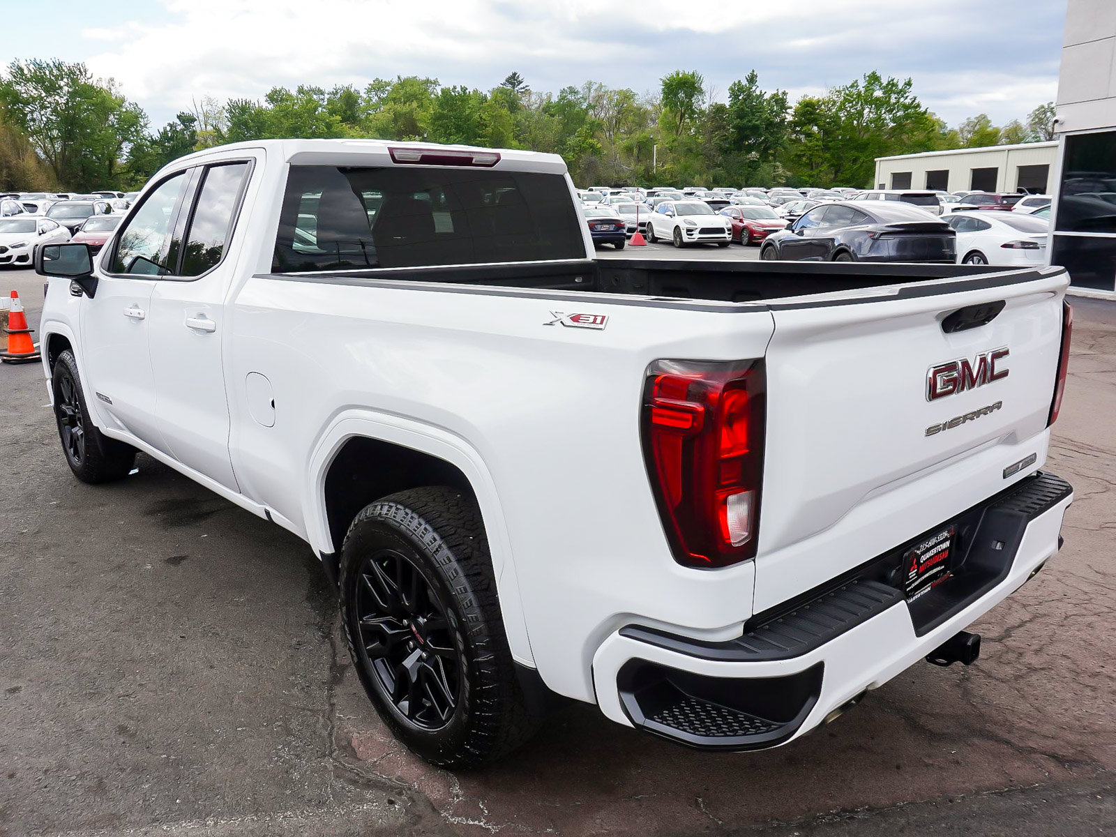 Used 2023 GMC Sierra 1500 Elevation w/ X31 Off-Road Package AWD/4WD image 4