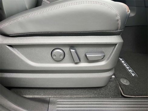 New 2026 Nissan Armada SL image 39