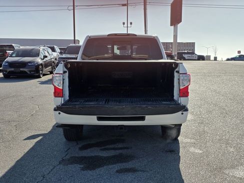 Used 2019 Nissan Titan SV w/ SV Convenience Package image 7