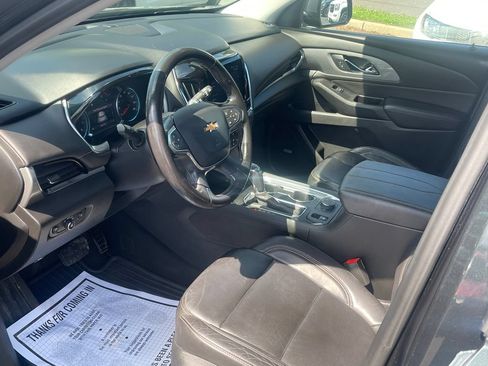 Used 2020 Chevrolet Traverse LT w/ LT Premium Package AWD/4WD image 13