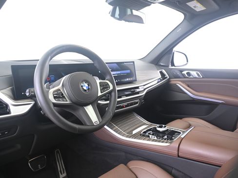 Used 2025 BMW X5 xDrive40i w/ Executive Package AWD/4WD image 4