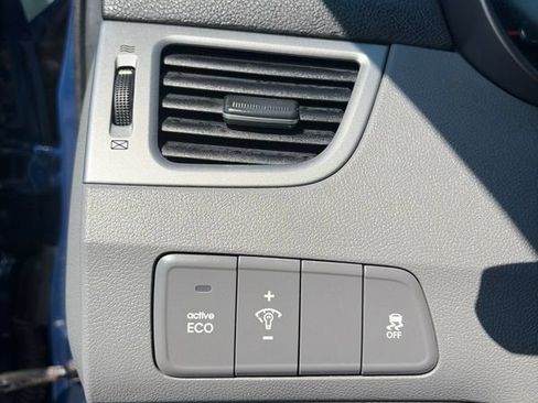 Used 2016 Hyundai Elantra SE FWD image 18