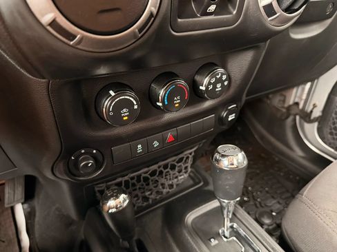 Used 2017 Jeep Wrangler Unlimited Sport AWD/4WD image 16