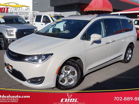 Used 2017 Chrysler Pacifica Touring-L Plus image 1