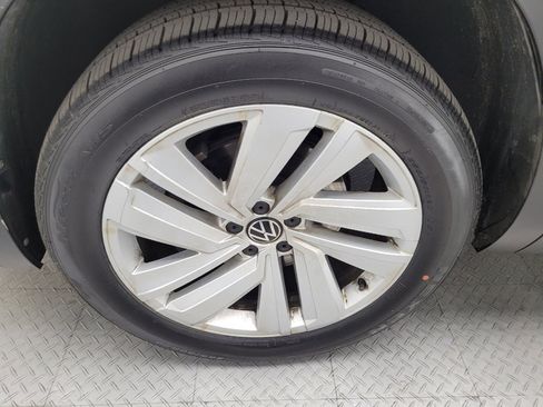 Used 2020 Volkswagen Atlas Cross Sport SE image 31