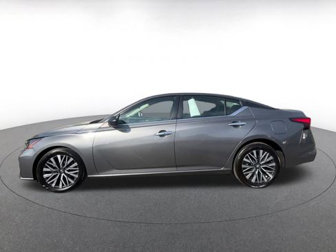 Used 2024 Nissan Altima 2.5 SV image 8