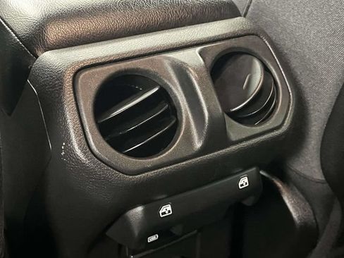 Used 2024 Jeep Wrangler Unlimited Rubicon AWD/4WD image 22