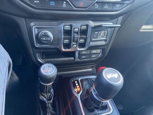 Used 2022 Jeep Wrangler Unlimited Sahara w/ Cold Weather Group AWD/4WD image 22
