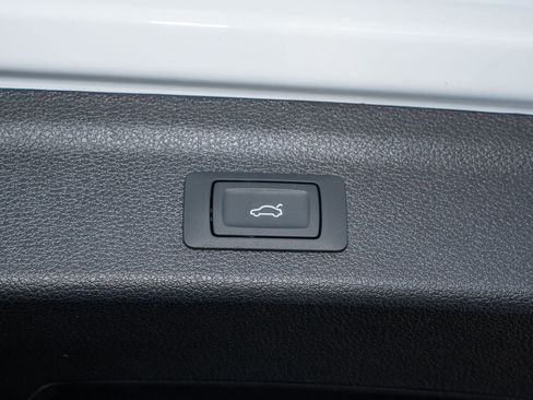 Used 2025 Audi Q3 2.0T Premium image 10