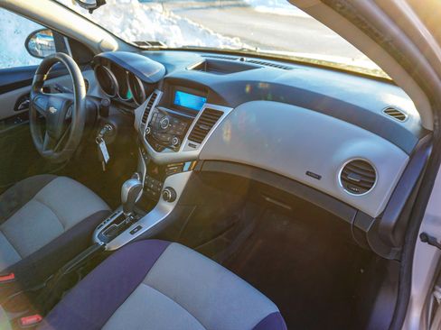 Used 2014 Chevrolet Cruze LS image 22