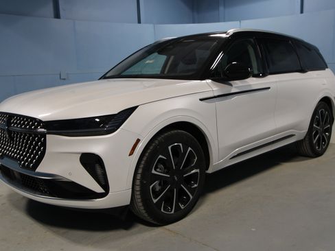 New 2026 Lincoln Nautilus Reserve image 25