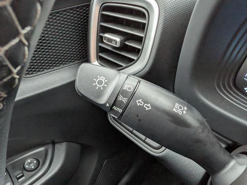 Certified 2024 Hyundai Venue SEL image 28