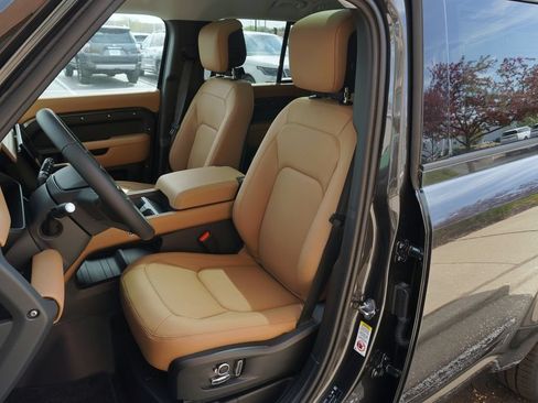 Used 2026 Land Rover Defender 130 X-Dynamic SE AWD/4WD image 13