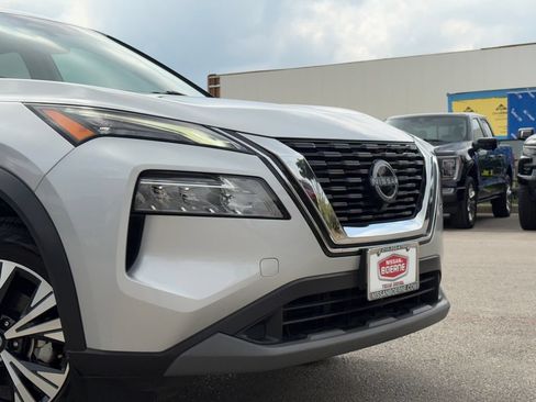 Used 2022 Nissan Rogue SV FWD image 3
