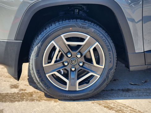 New 2026 Jeep Cherokee Laredo image 12