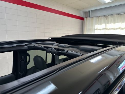 Used 2024 Jeep Wrangler High Altitude image 9