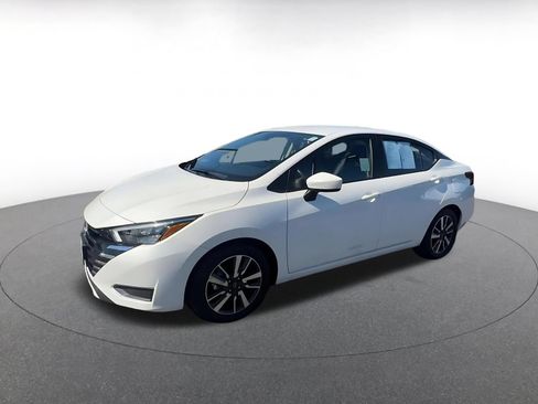 Used 2025 Nissan Versa SV FWD image 8
