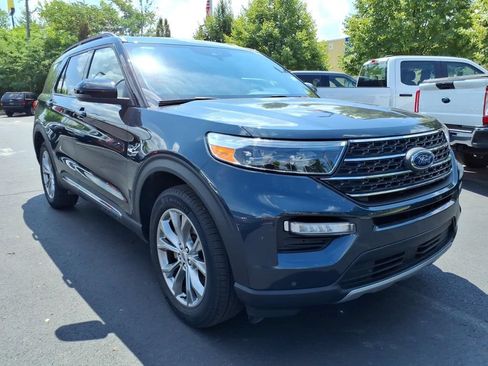 Used 2024 Ford Explorer XLT w/ Equipment Group 202A AWD/4WD image 3