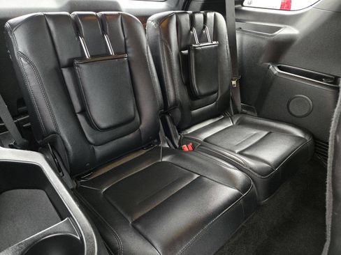 Used 2017 Ford Explorer XLT w/ Equipment Group 202A FWD image 43