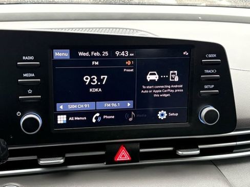 Used 2023 Hyundai Elantra SEL image 14