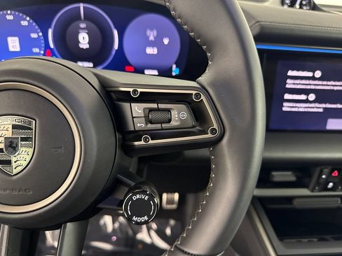Certified 2025 Porsche Macan Turbo Electric AWD/4WD image 28