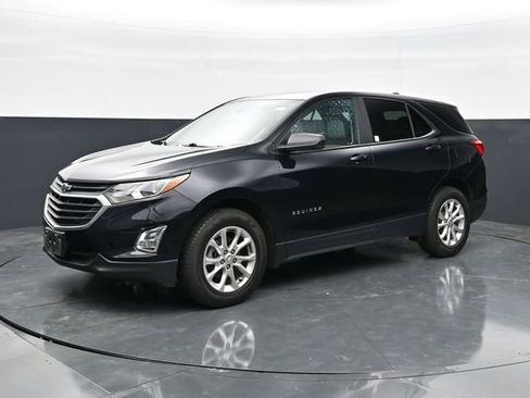 Used 2021 Chevrolet Equinox LS w/ LS Convenience Package FWD image 3