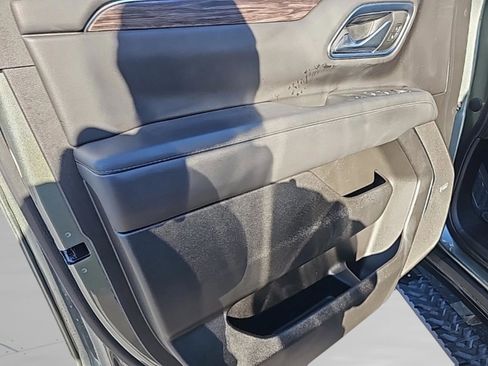 Used 2023 Chevrolet Tahoe Z71 w/ Luxury Package image 20