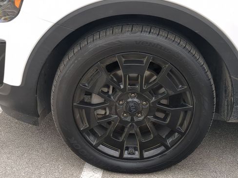 Used 2021 Kia Telluride SX w/ SX Prestige Package image 9