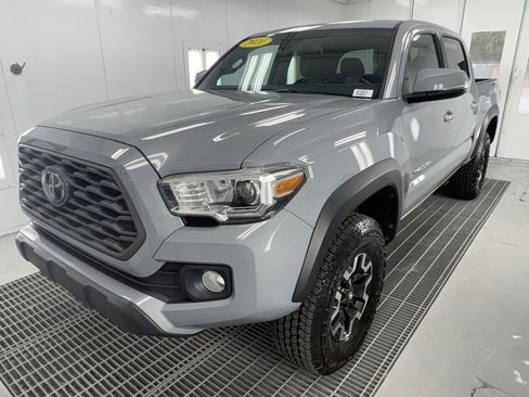 Used 2021 Toyota Tacoma TRD Off-Road image 2
