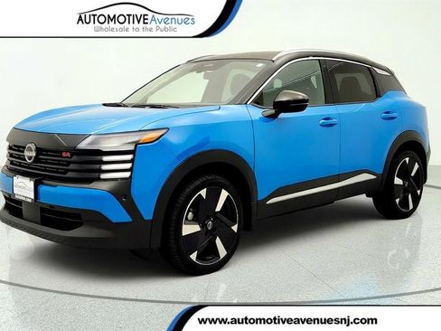 Used 2025 Nissan Kicks SR w/ SR Premium Package AWD/4WD image 1
