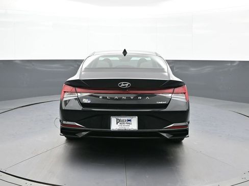 Certified 2023 Hyundai Elantra Limited w/ Preferred Accessory Package image 7