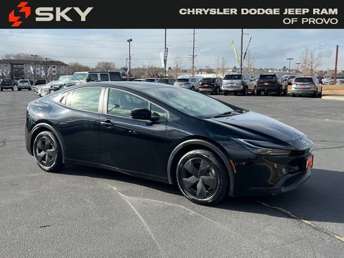 Used 2024 Toyota Prius LE image 3