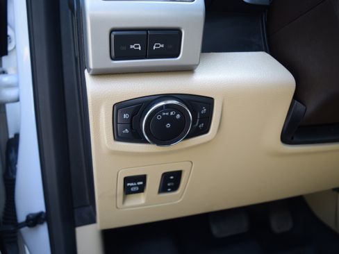 Used 2018 Ford F150 Lariat w/ Equipment Group 502A Luxury AWD/4WD image 7