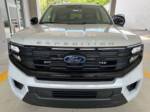 New 2026 Ford Expedition Max Active AWD/4WD image 8