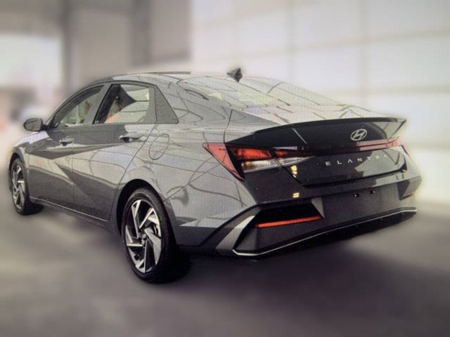 Used 2025 Hyundai Elantra Sport FWD image 3