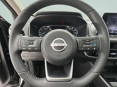 Used 2024 Nissan Rogue SV w/ SV Premium Package AWD/4WD image 16